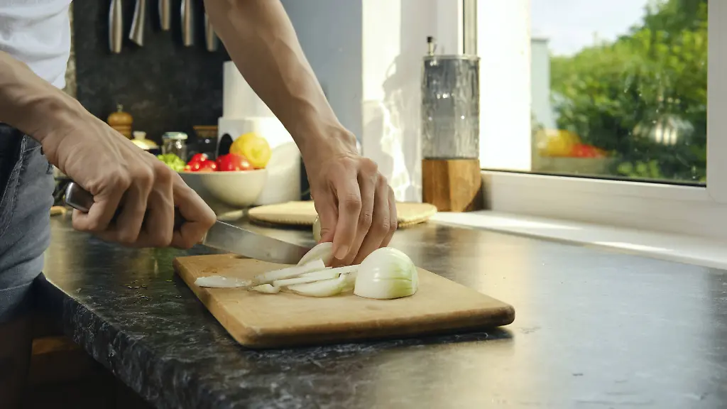 Zwiebeln schneiden